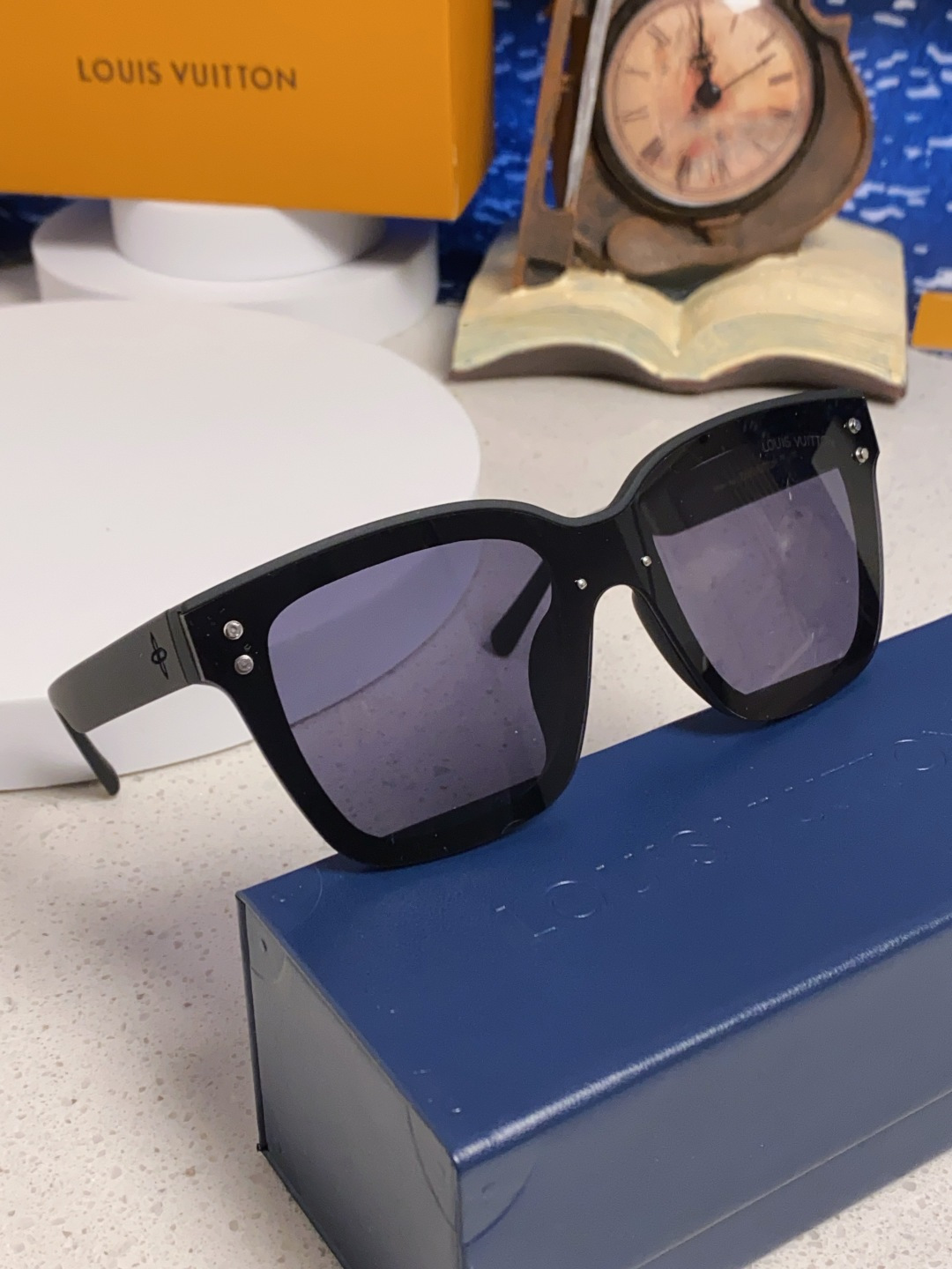 Sunglasses - view 10