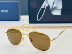 Sunglasses - view 4