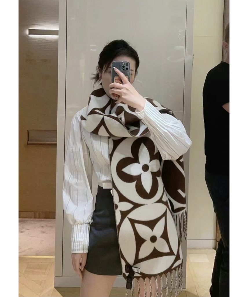 Louis Vuitton Scarf - view 1