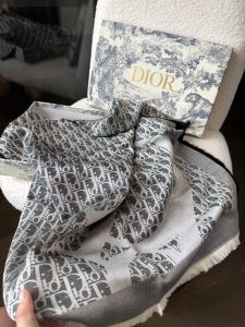 Dior Shawl - view 4