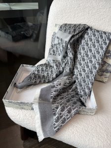 Dior Shawl - view 5