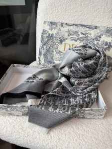 Dior Shawl - view 6