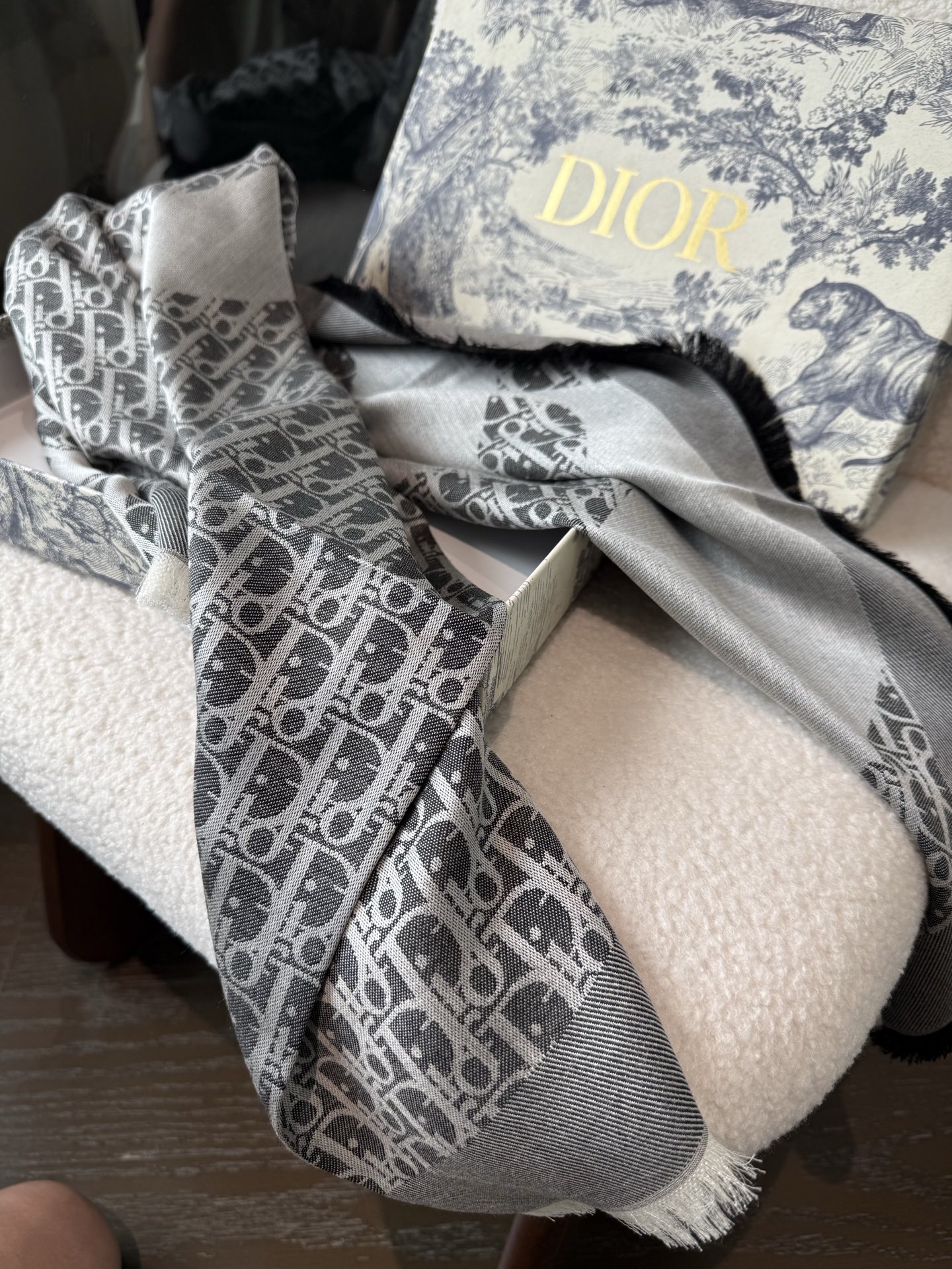 Dior Shawl - view 7