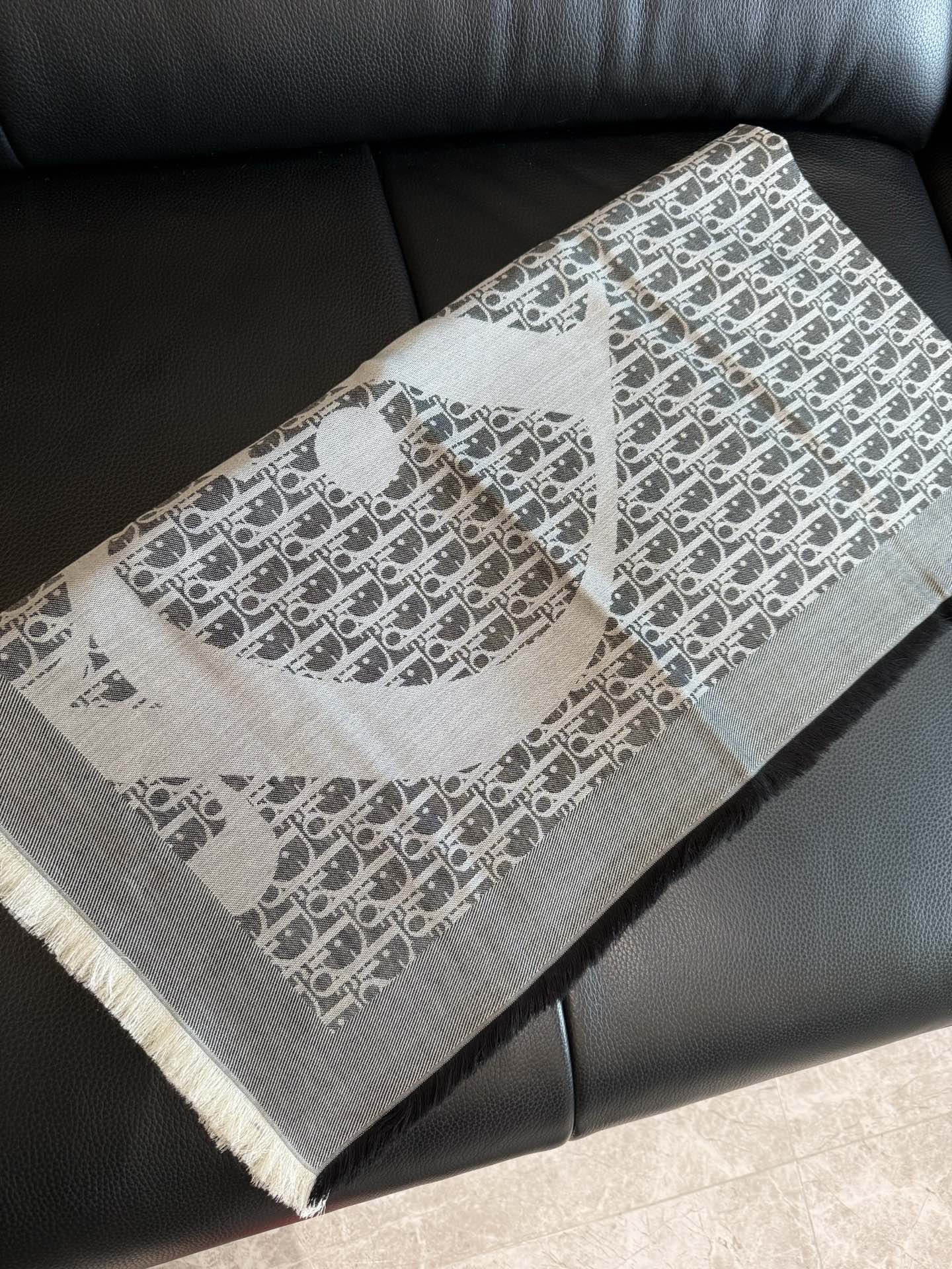 Dior Shawl - view 9
