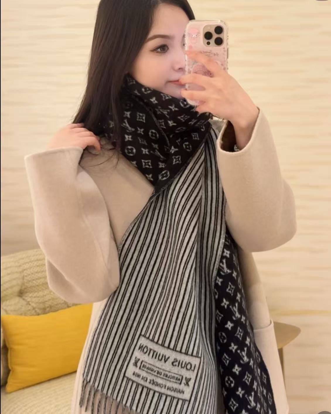 Louis Vuitton Shawl - view 1