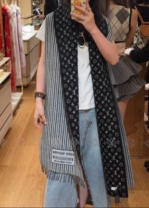 Louis Vuitton Shawl - view 2