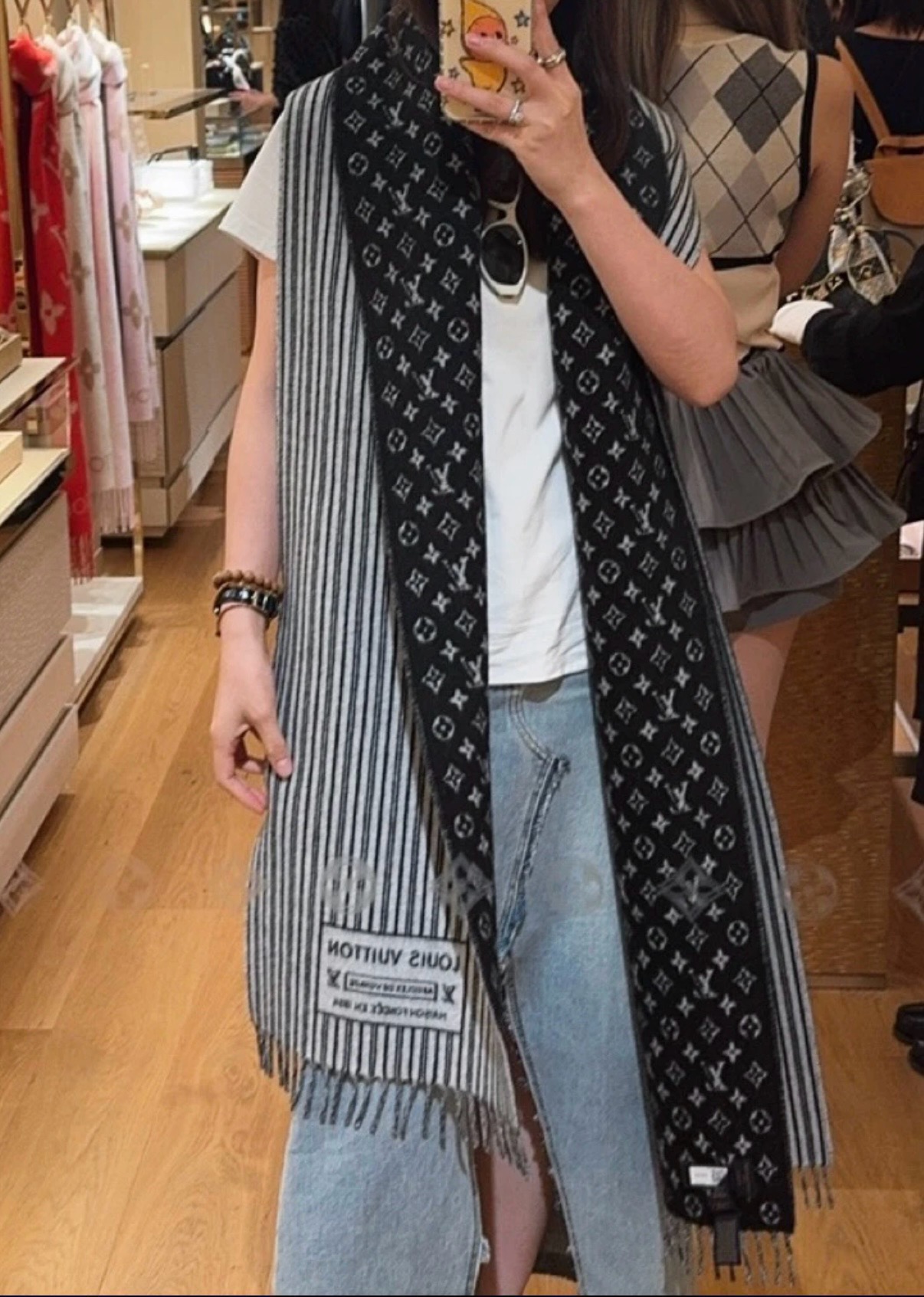 Louis Vuitton Shawl - view 2