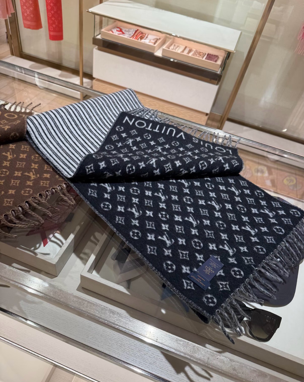 Louis Vuitton Shawl - view 3