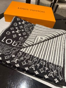 Louis Vuitton Shawl - view 4