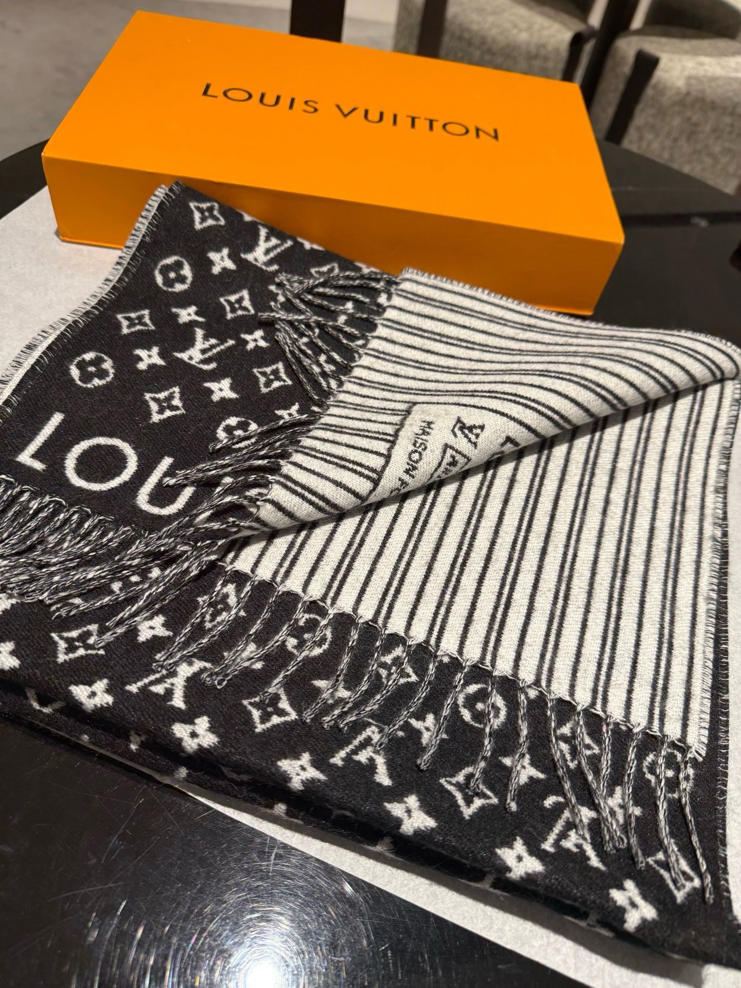 Louis Vuitton Shawl - view 4