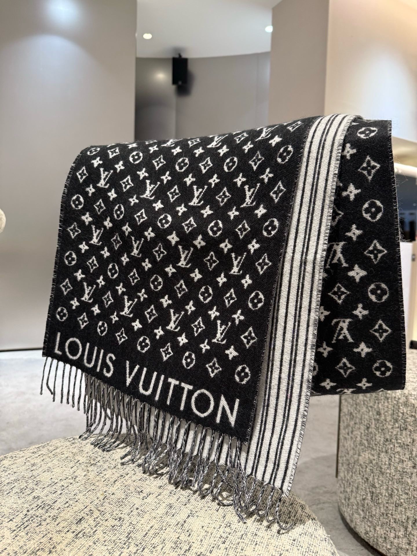 Louis Vuitton Shawl - view 5
