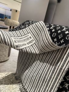 Louis Vuitton Shawl - view 6