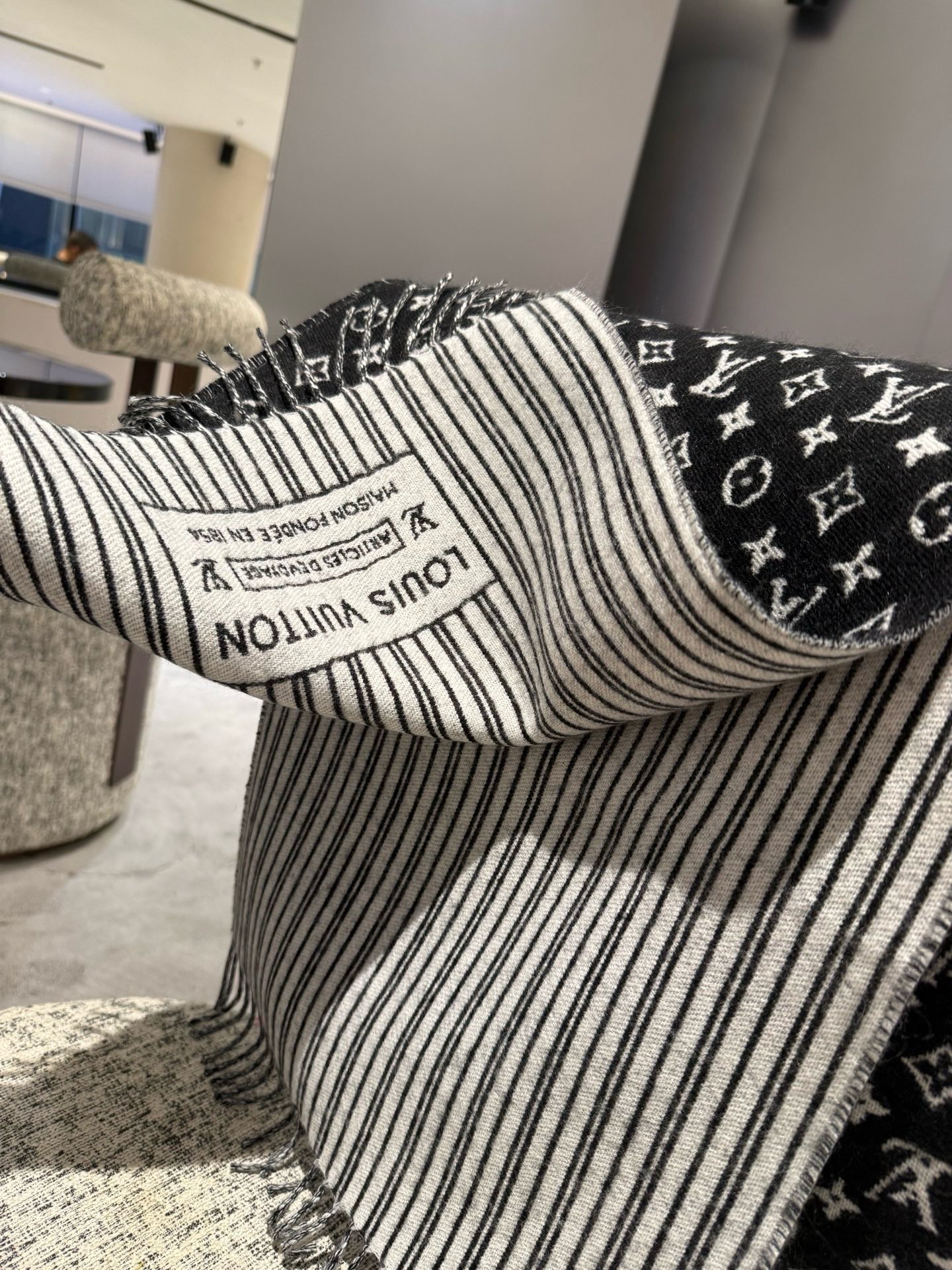 Louis Vuitton Shawl - view 6