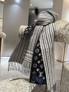 Louis Vuitton Shawl - view 7