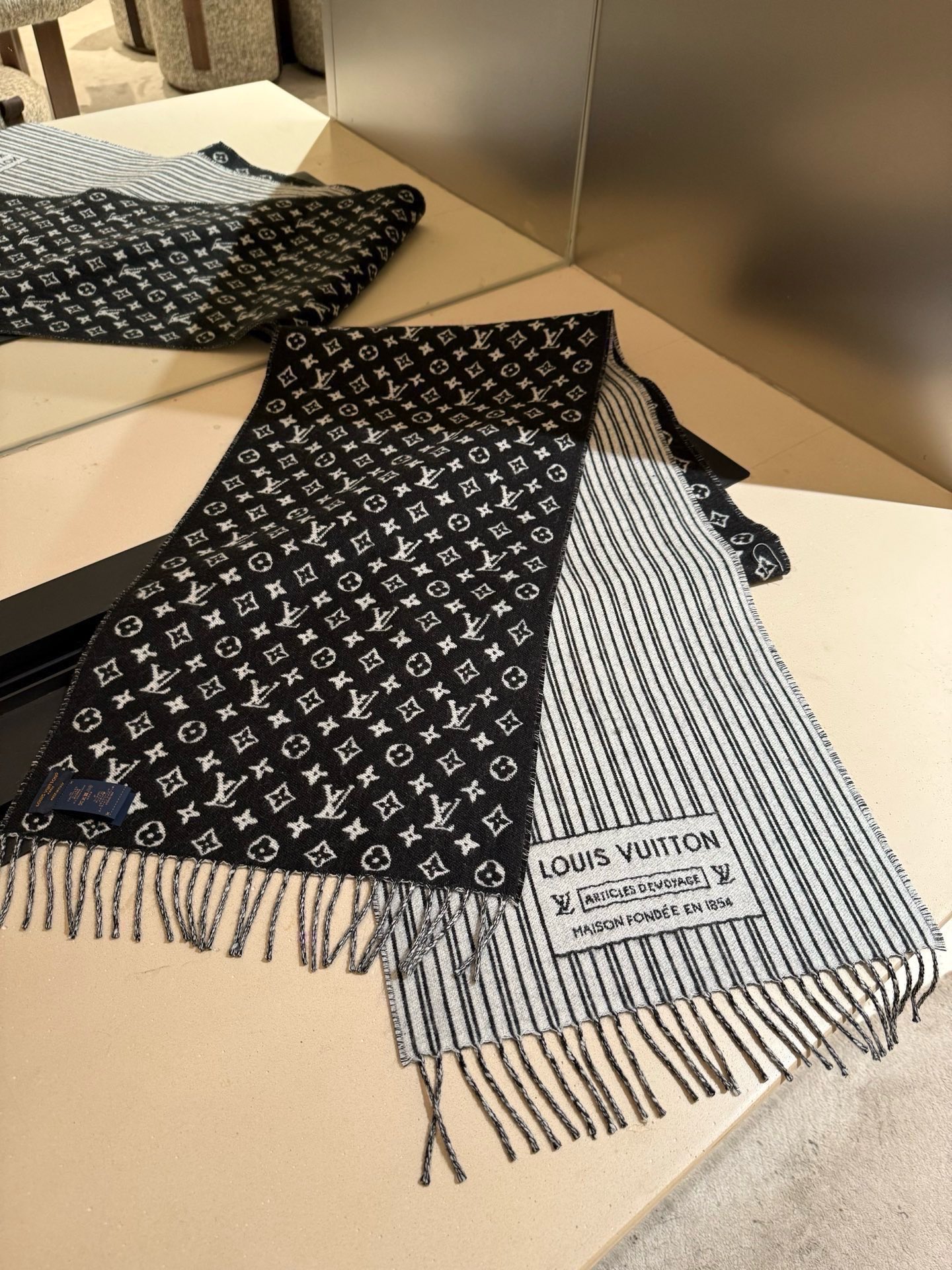 Louis Vuitton Shawl - view 8