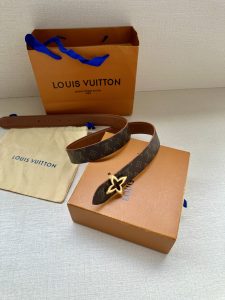 Louis Vuitton Belt - view 4