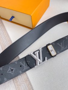 Louis Vuitton Belt - view 4