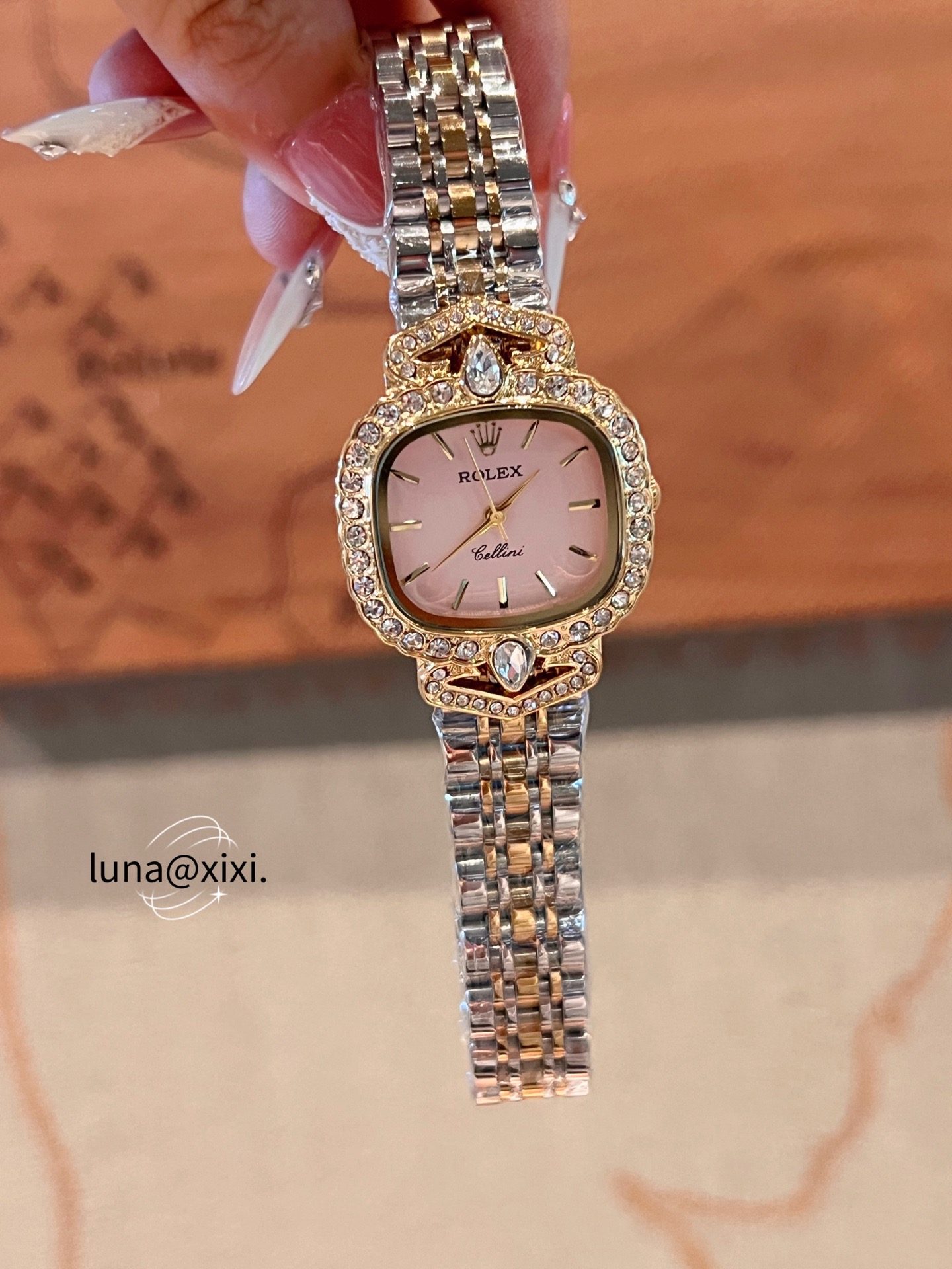 Watch - view 4