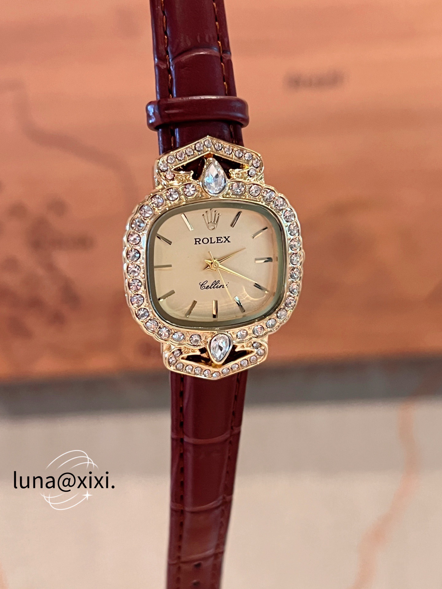Watch - view 4