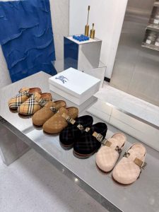 Burberry Slides - view 9