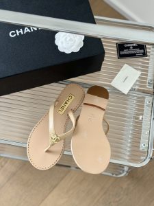 Chanel Slides - view 4