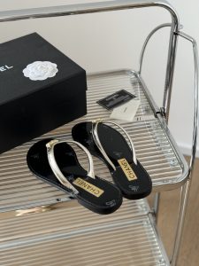Chanel Slides - view 3
