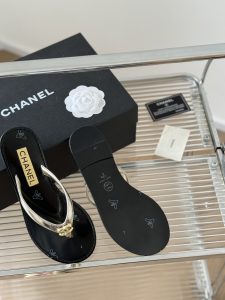 Chanel Slides - view 6