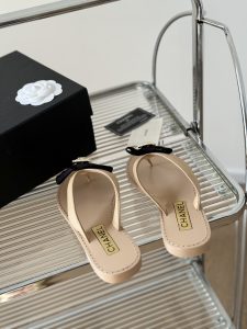 Chanel Slides - view 3