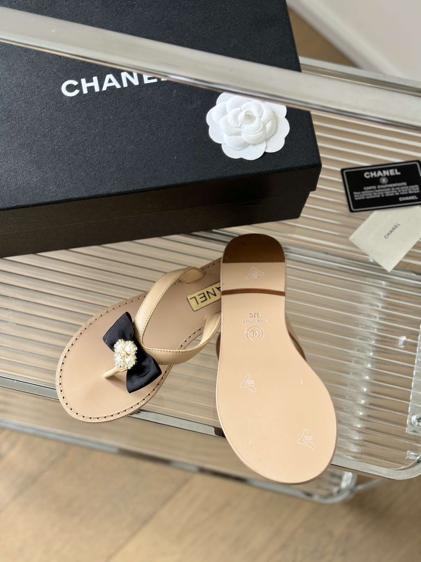 Chanel Slides - view 5