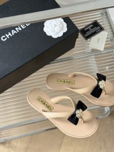 Chanel Slides - view 6