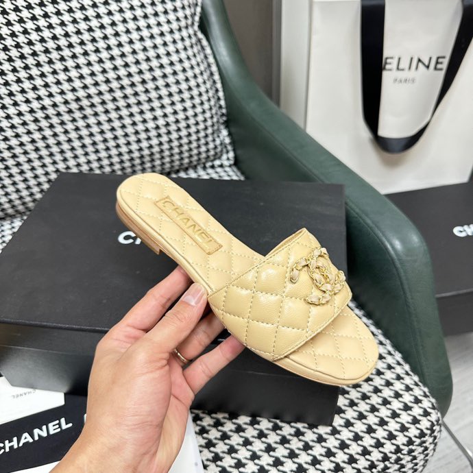 Chanel Slides - view 4
