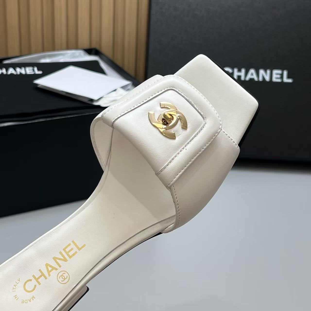 Chanel Slides - view 9