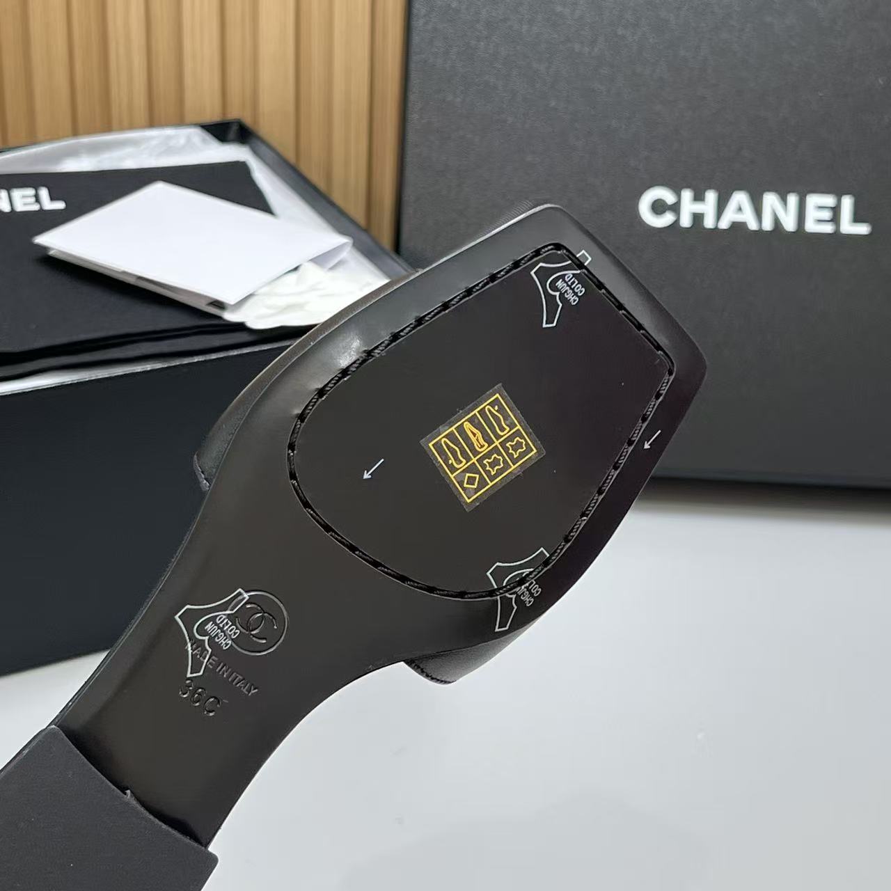 Chanel Slides - view 3