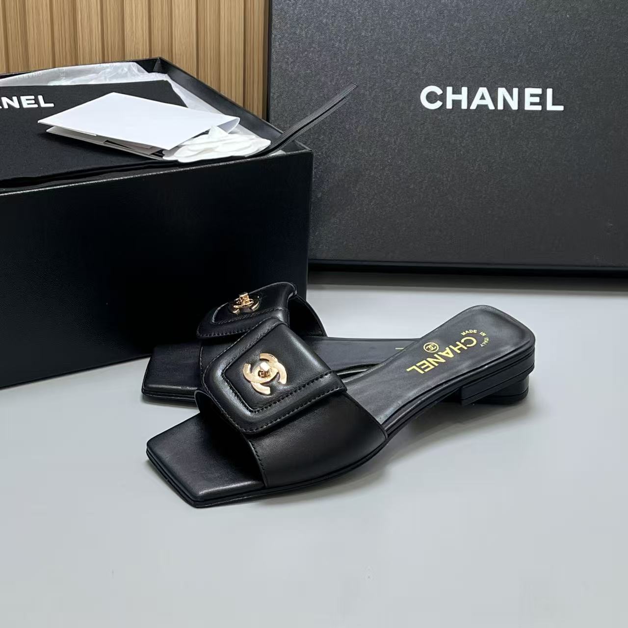 Chanel Slides - view 4