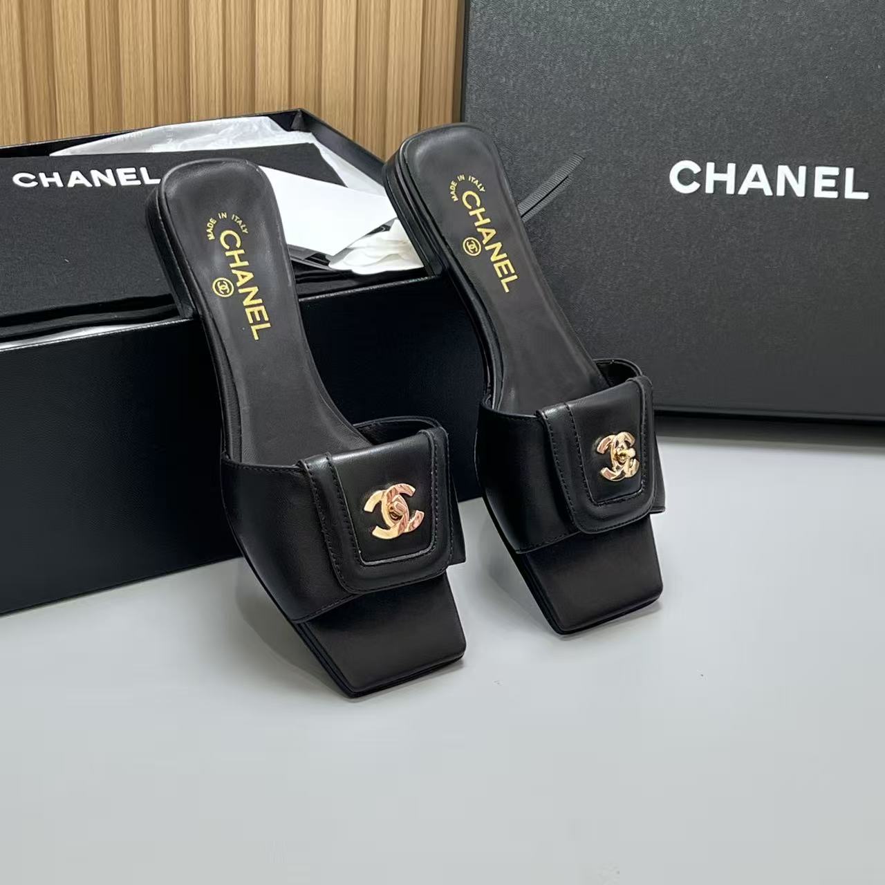 Chanel Slides - view 9