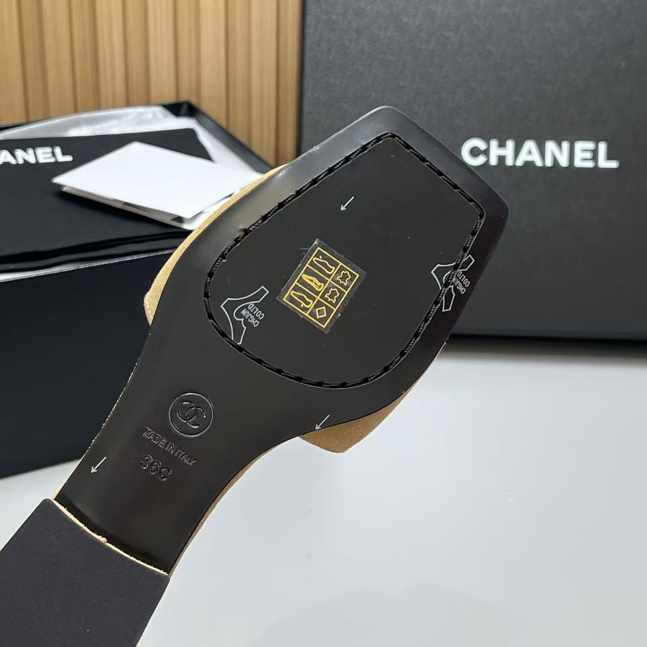 Chanel Slides - view 2