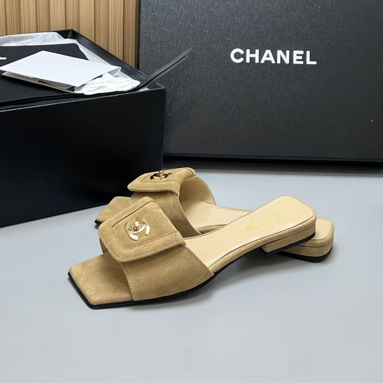 Chanel Slides - view 3