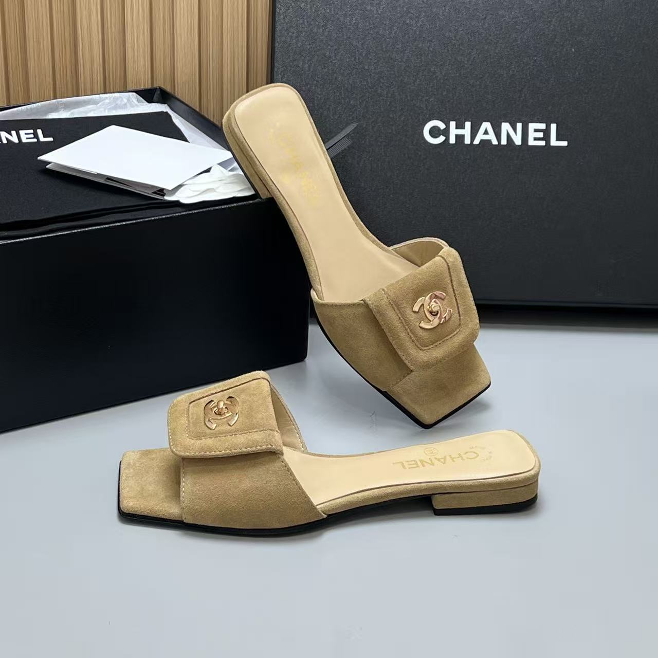 Chanel Slides - view 4