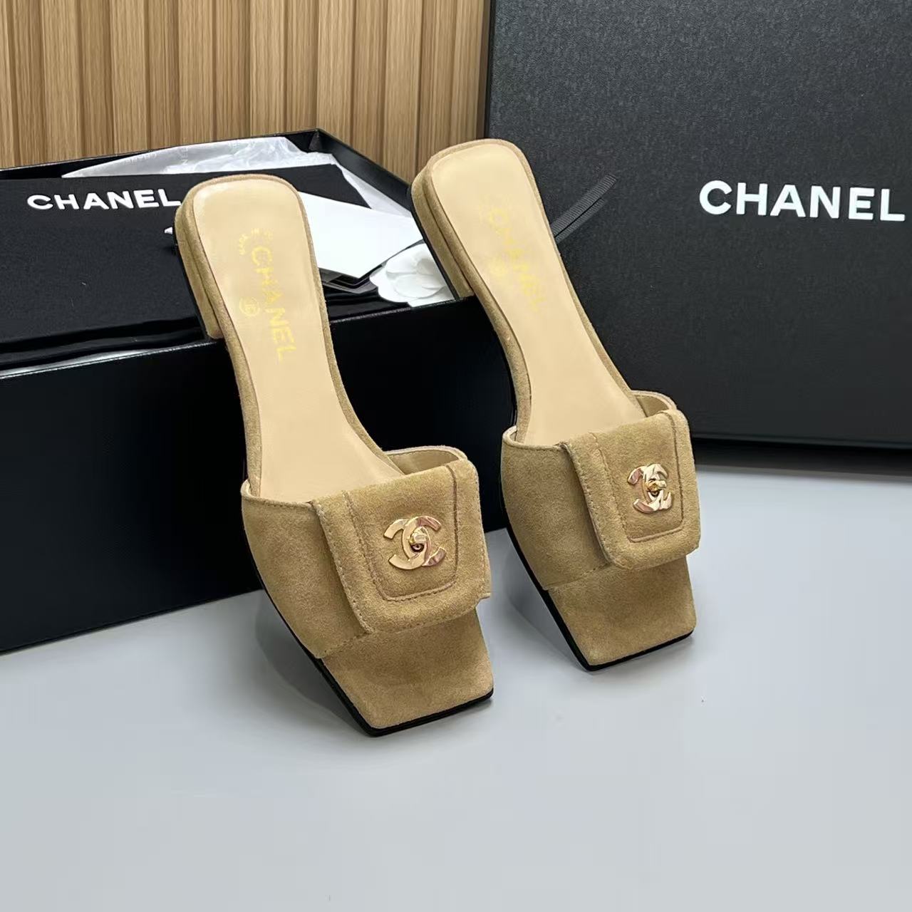 Chanel Slides - view 7
