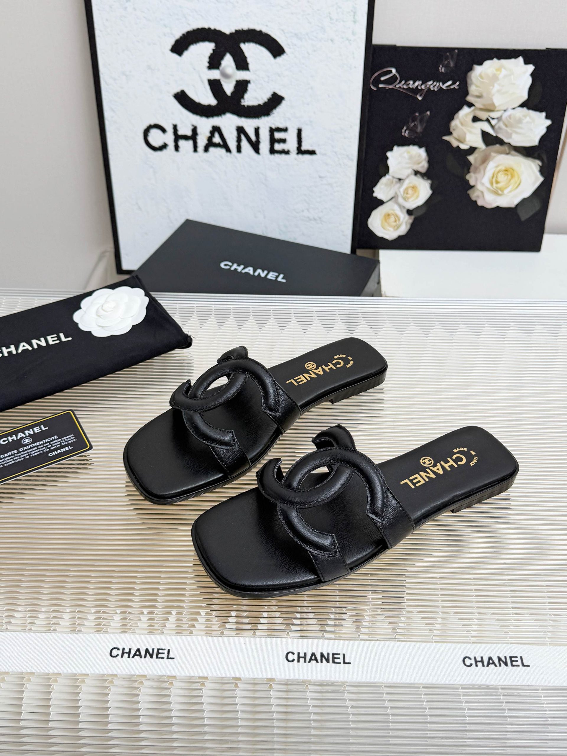 Chanel Slides - view 3