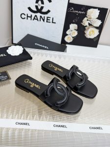 Chanel Slides - view 4