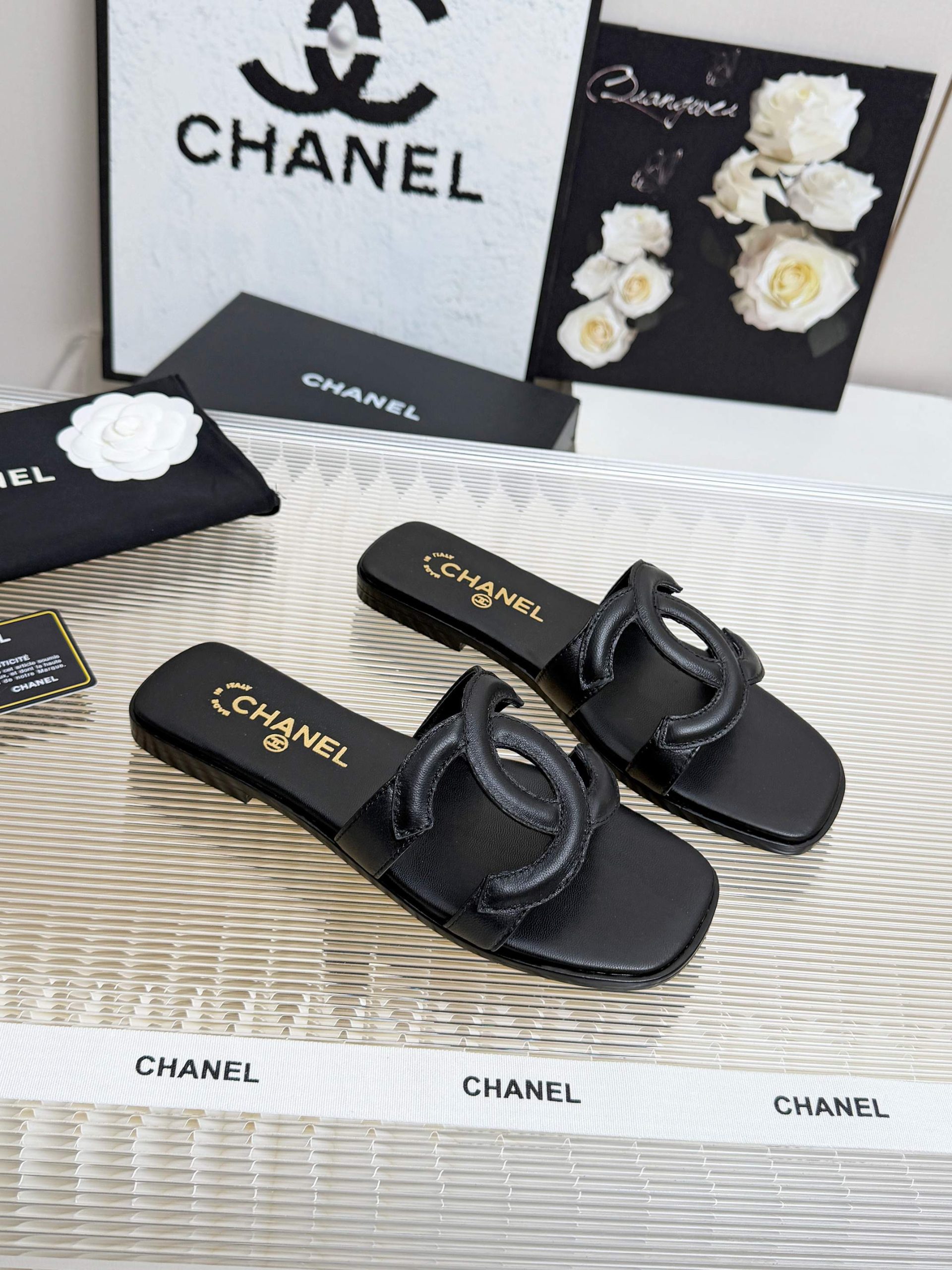 Chanel Slides - view 4
