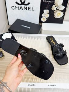 Chanel Slides - view 8