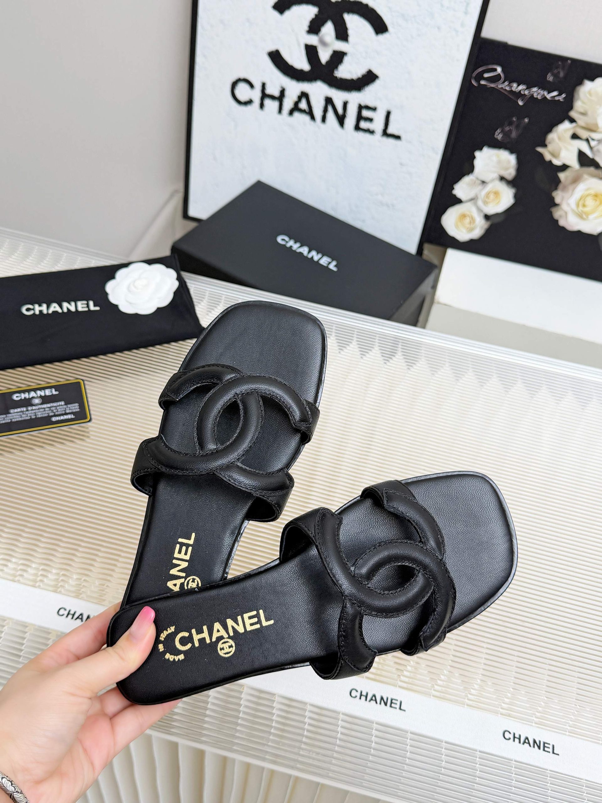 Chanel Slides - view 9