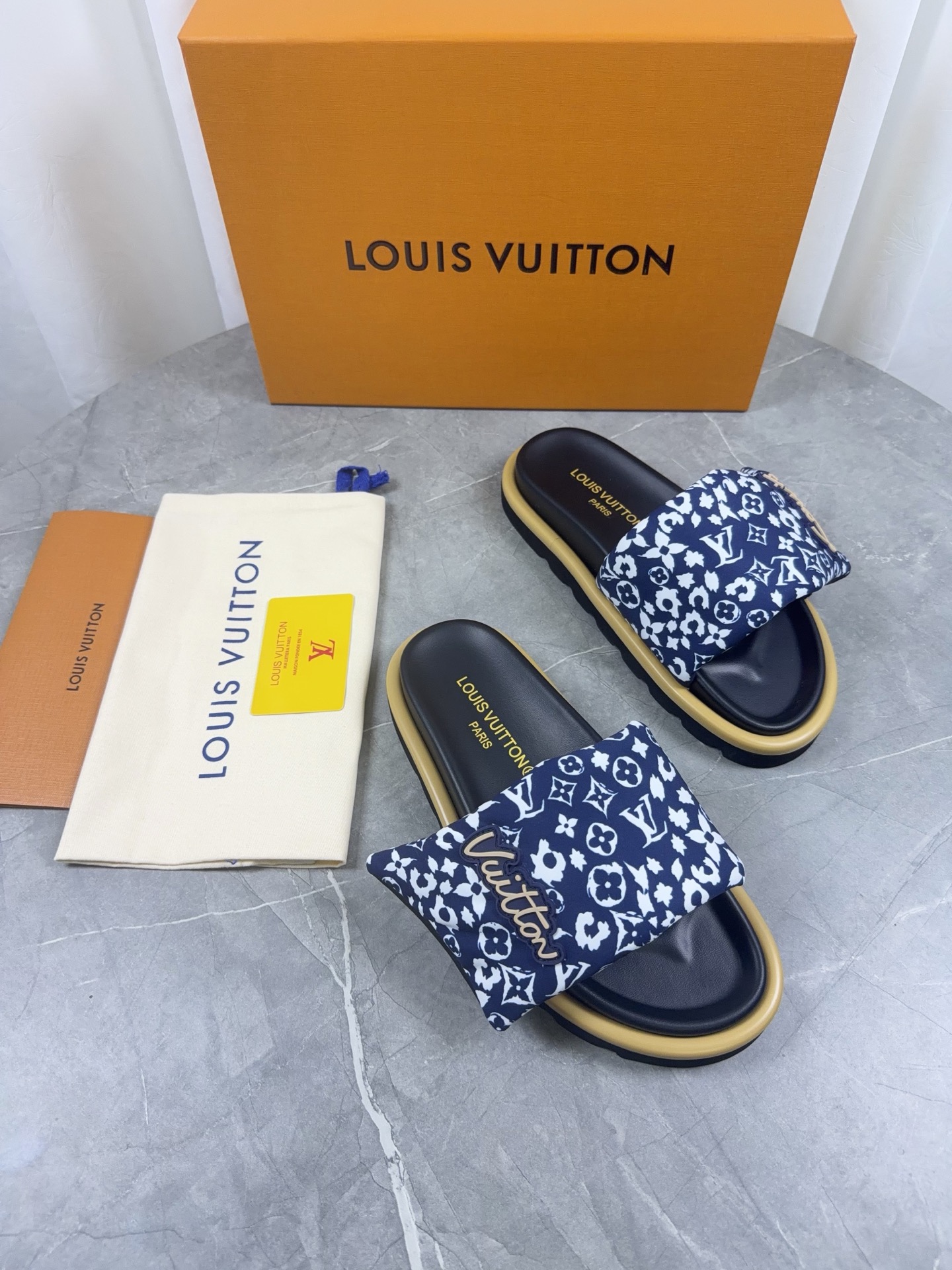 Louis Vuitton Slides - view 5