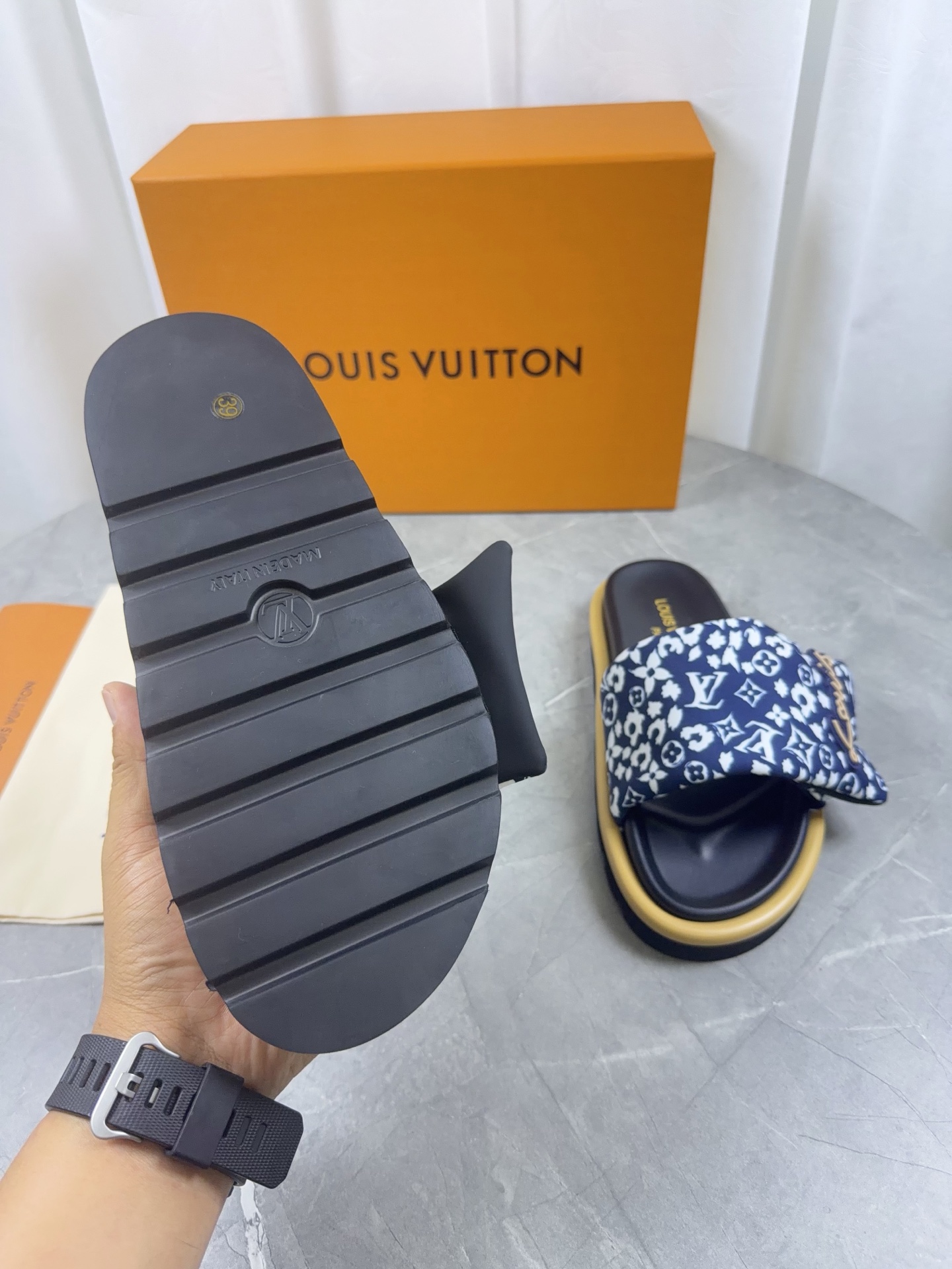 Louis Vuitton Slides - view 6