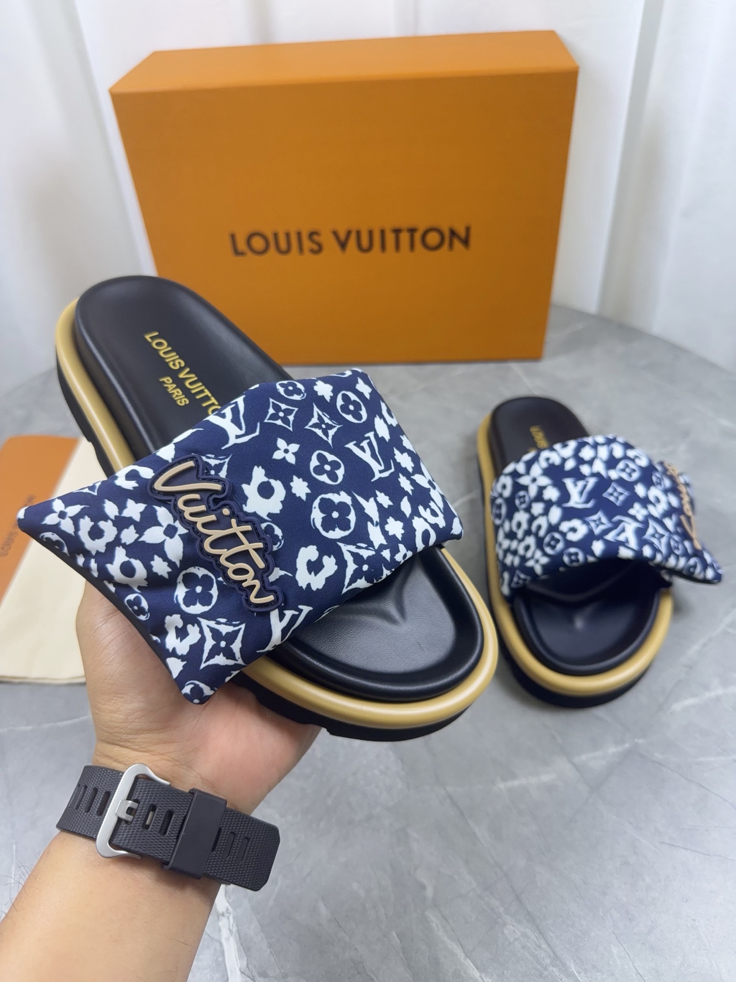 Louis Vuitton Slides - view 9