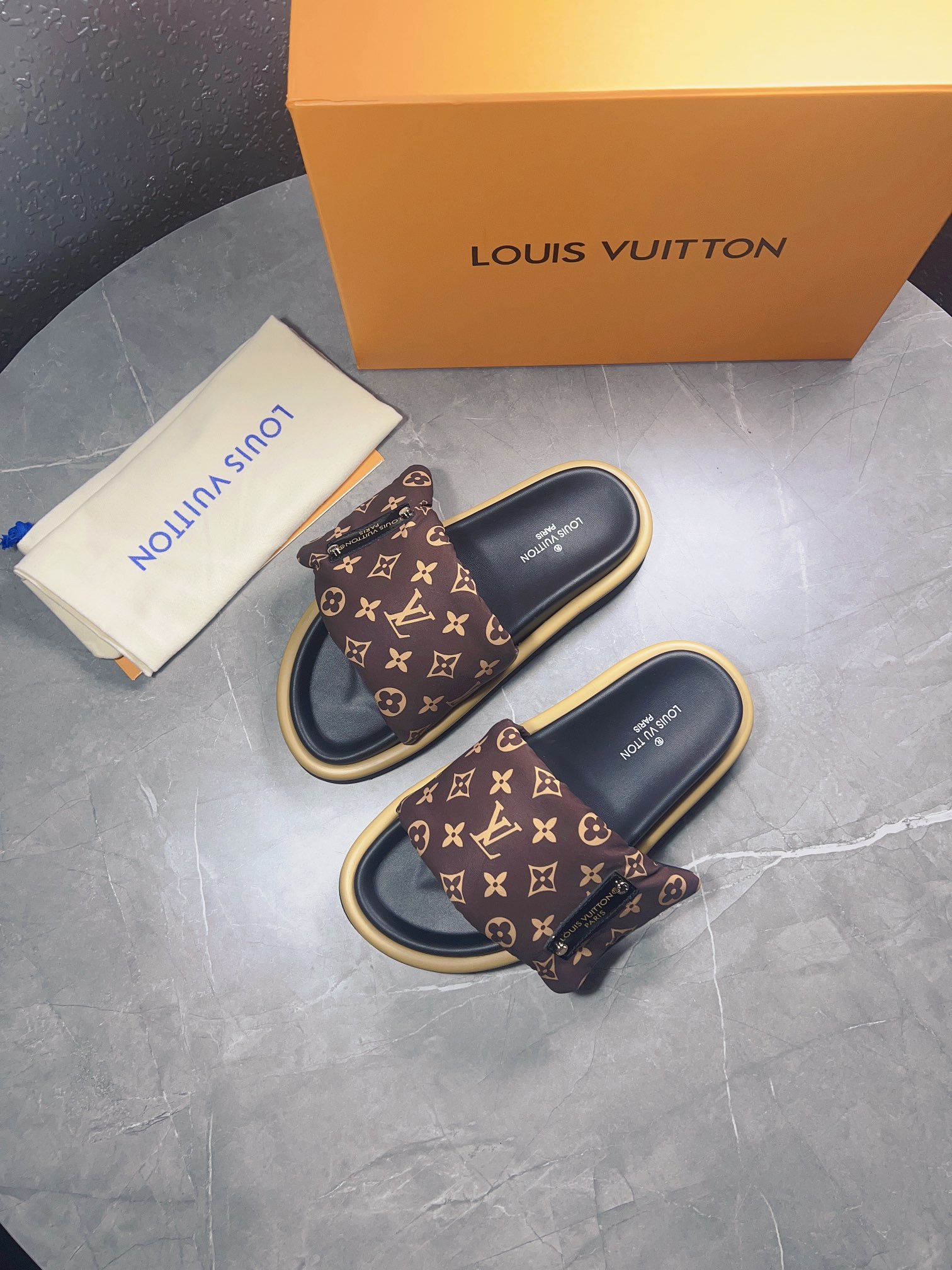 Louis Vuitton Slides - view 4