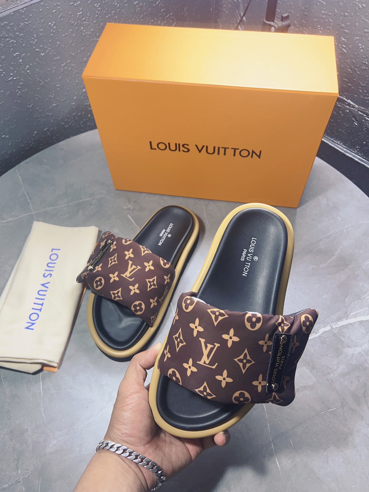 Louis Vuitton Slides - view 5