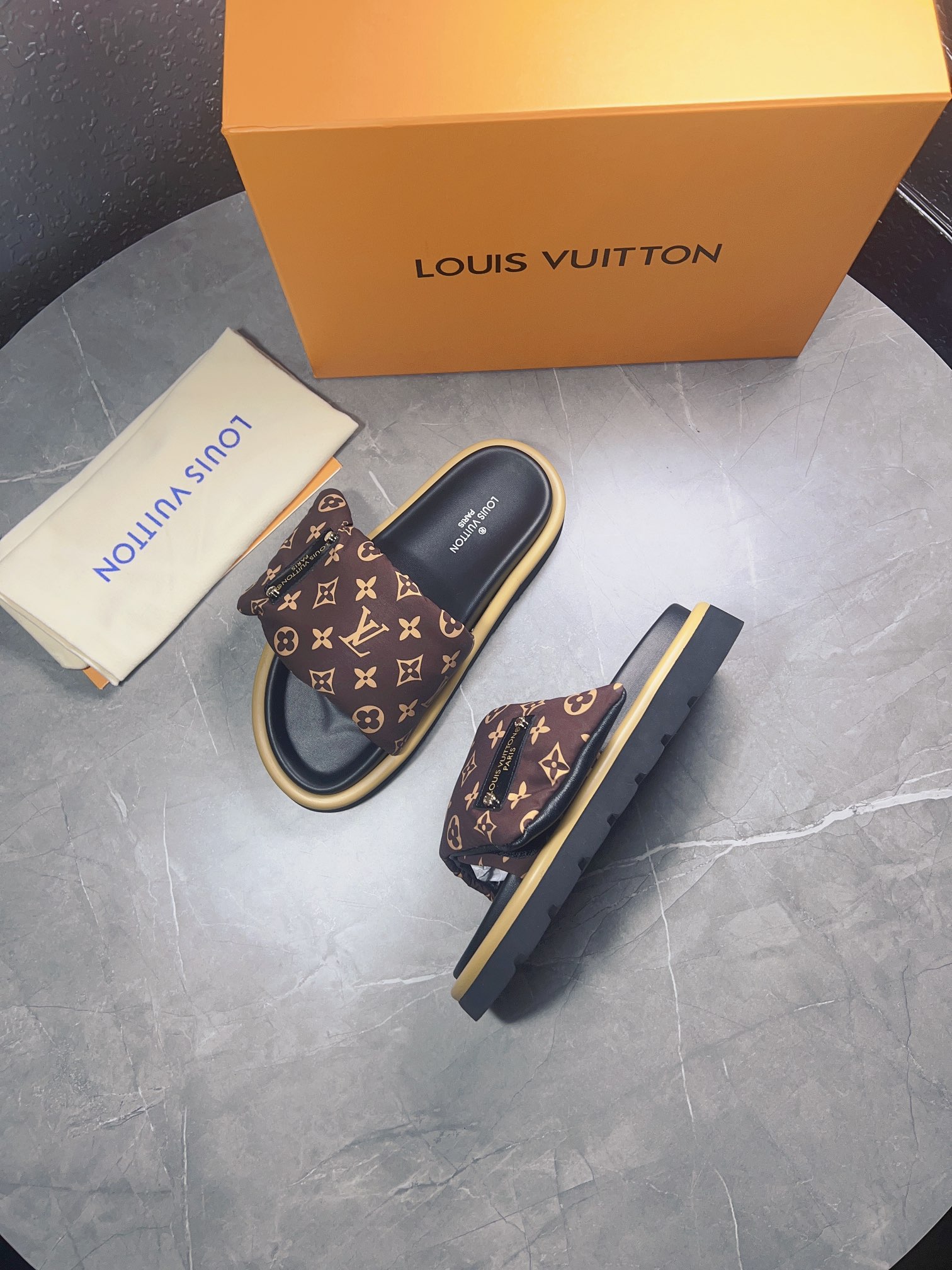 Louis Vuitton Slides - view 7